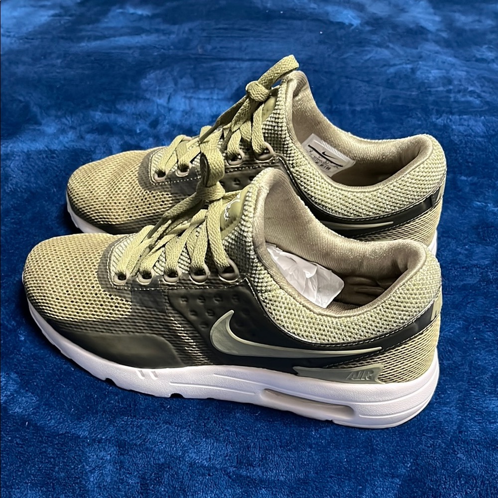 Nike Airmax Zero Olive Green Air Max Sneakers size 8 903892200 tried on only